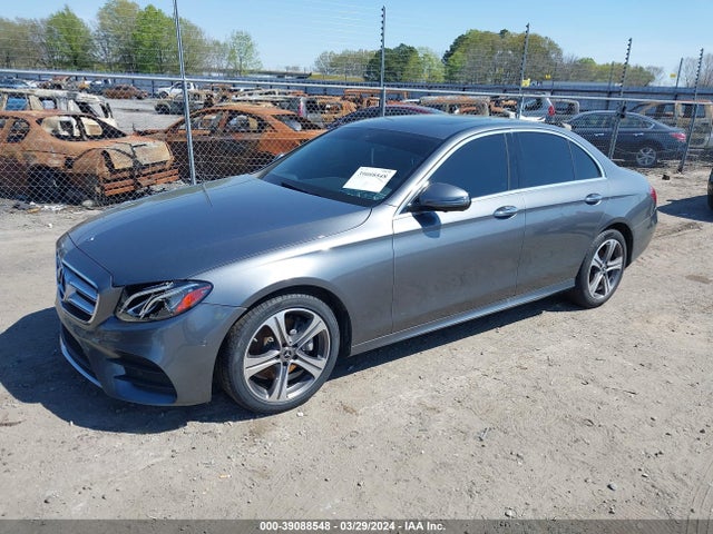 Mercedes-Benz E 300 2019 WDDZF4JB1KA647376 Image 2