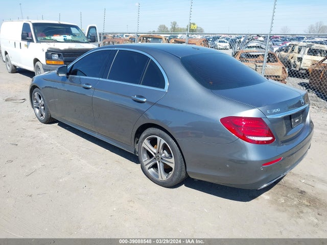Mercedes-Benz E 300 2019 WDDZF4JB1KA647376 Image 3