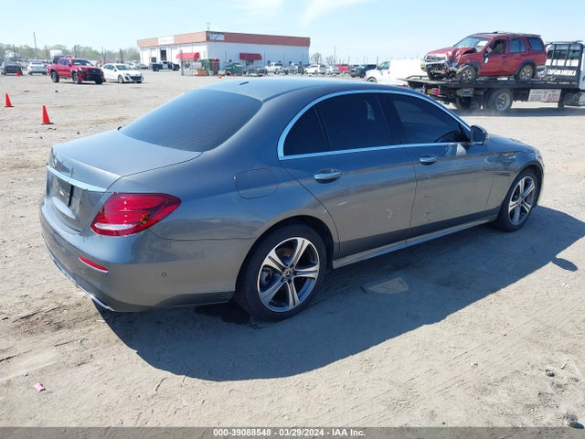 Mercedes-Benz E 300 2019 WDDZF4JB1KA647376 Image 4