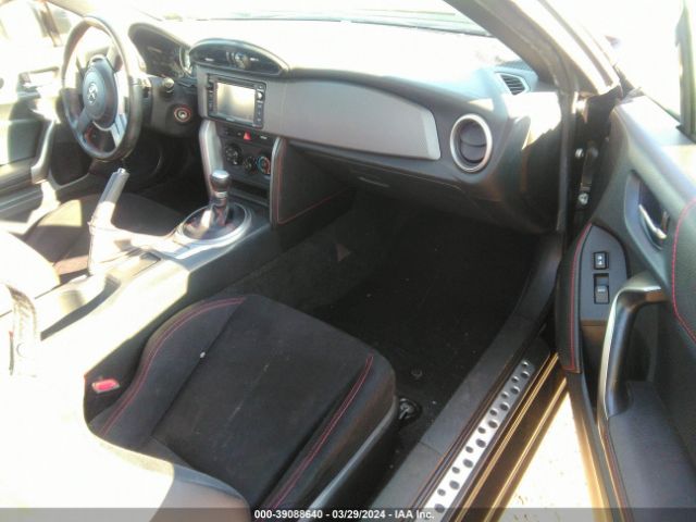 JF1ZNAA12F8711561 Scion FR-S