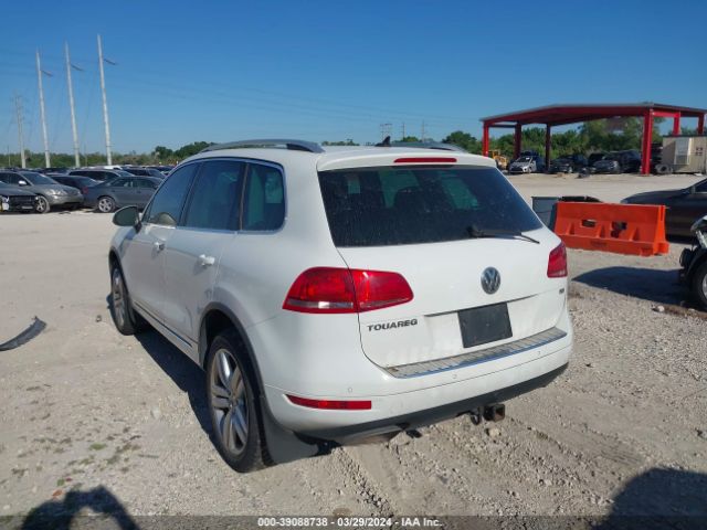 2012 VOLKSWAGEN TOUAREG WVGEK9BP7CD006580 Photo 2