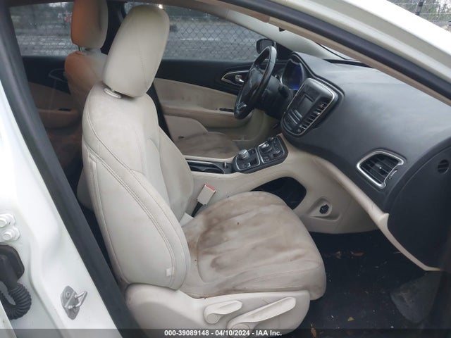 1C3CCCAB4GN152886 Chrysler 200 Limited
