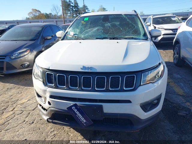 3C4NJCBB3JT487010 Jeep Compass Latitude Fwd