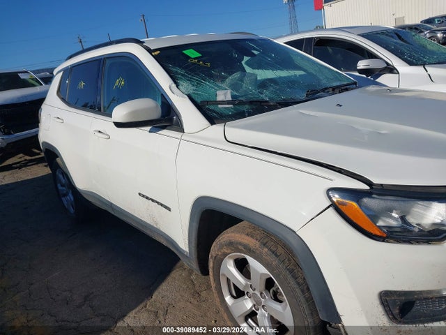 3C4NJCBB3JT487010 Jeep Compass Latitude Fwd