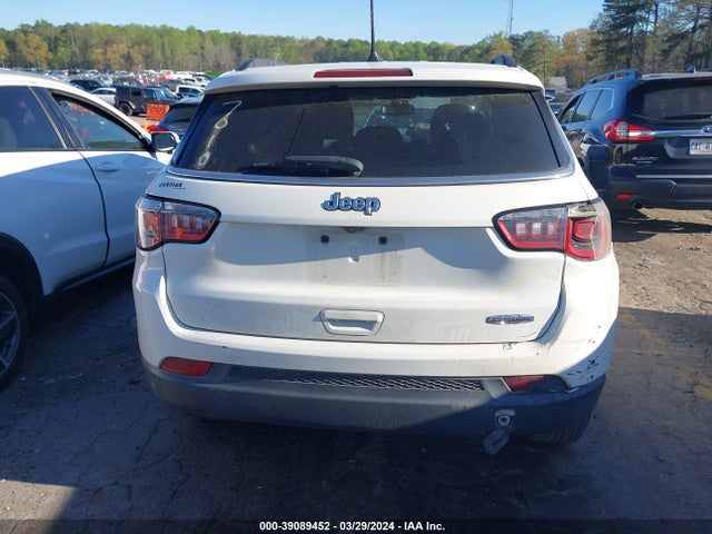 3C4NJCBB3JT487010 Jeep Compass Latitude Fwd