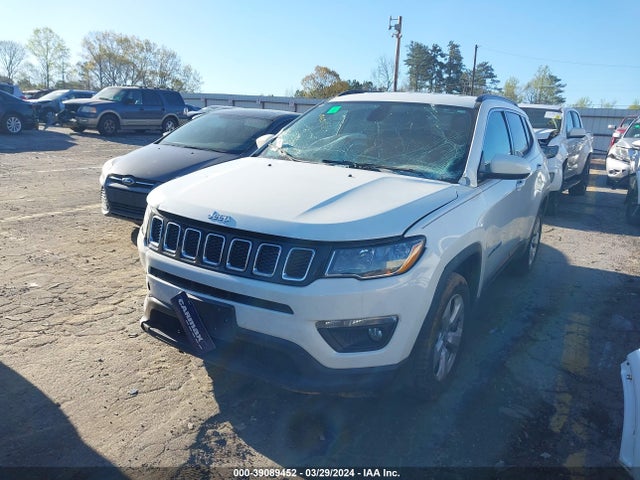 3C4NJCBB3JT487010 Jeep Compass Latitude Fwd