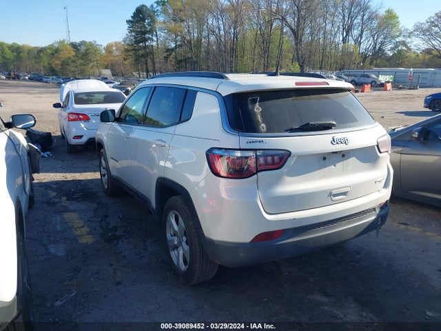 3C4NJCBB3JT487010 Jeep Compass Latitude Fwd