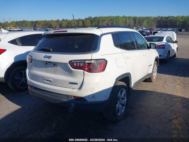 3C4NJCBB3JT487010 Jeep Compass Latitude Fwd