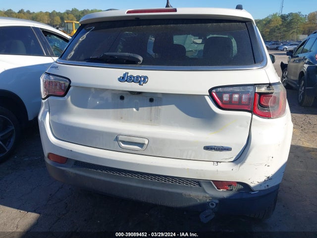 3C4NJCBB3JT487010 Jeep Compass Latitude Fwd