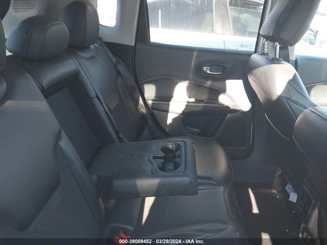 3C4NJCBB3JT487010 Jeep Compass Latitude Fwd