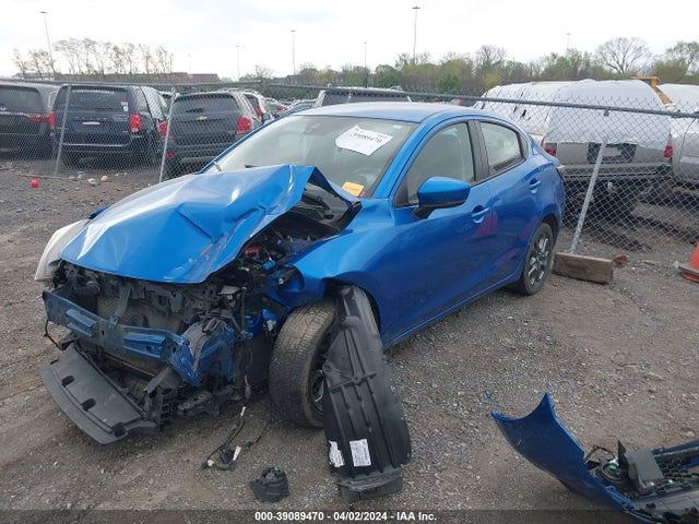 Toyota YARIS LE 2019 3MYDLBYV2KY521672 Image 2