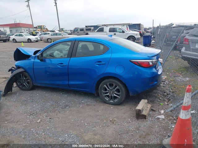 Toyota YARIS LE 2019 3MYDLBYV2KY521672 Image 3