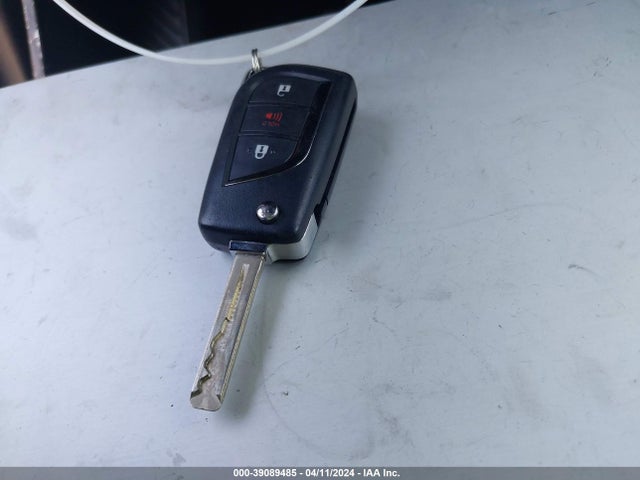 Toyota C-HR XLE 2018 NMTKHMBX0JR019731 Image 11