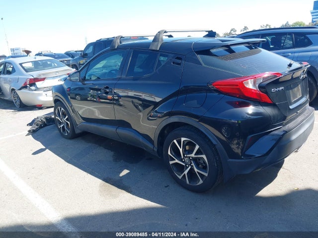 Toyota C-HR XLE 2018 NMTKHMBX0JR019731 Image 3