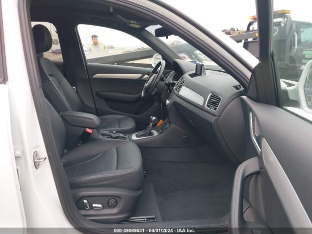 WA1ECCFS5HR016896 Audi Q3 2.0t Premium