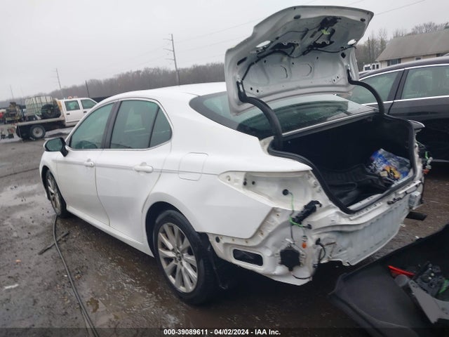 Toyota CAMRY LE 2018 4T1B11HK3JU138638 Image 3
