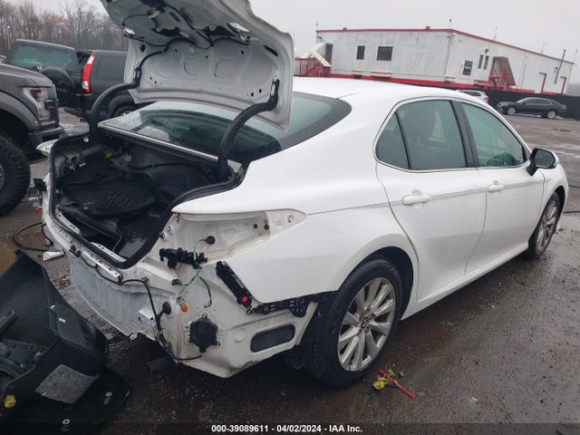 Toyota CAMRY LE 2018 4T1B11HK3JU138638 Image 4