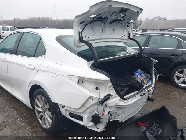 Toyota CAMRY LE 2018 4T1B11HK3JU138638 Image 6
