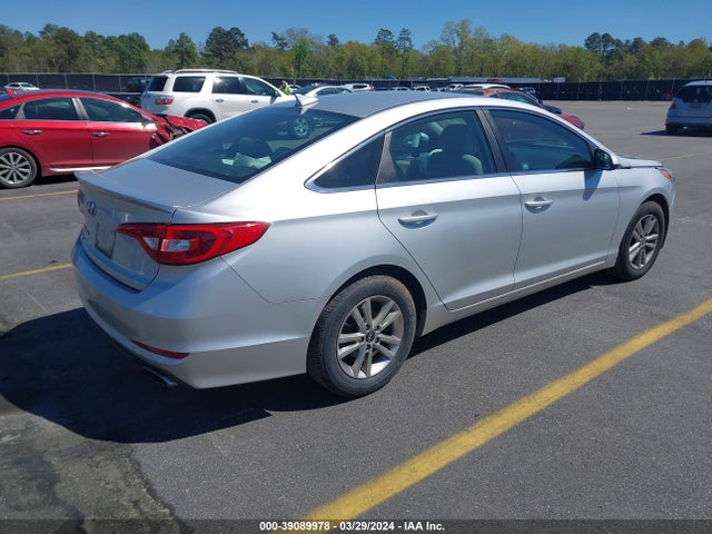 Hyundai SONATA SE 2015 5NPE24AFXFH071115 Image 4