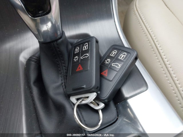 YV4612RK5F2745215 Volvo Xc60 T5/t5 Premier