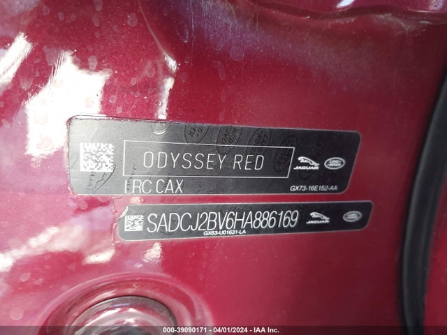 2017 JAGUAR F-PACE SADCJ2BV6HA886169 Photo 8