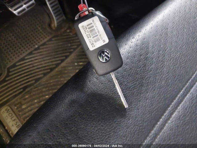1VWDT7A35HC039331 Volkswagen Passat 1.8t R-line