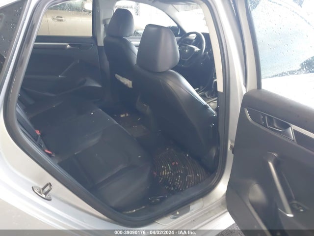 1VWDT7A35HC039331 Volkswagen Passat 1.8t R-line