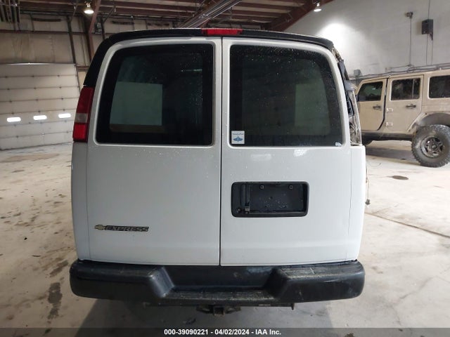 Chevrolet Express 2500 Work Van 2018 1GCWGAFP3J1172356 Image 16