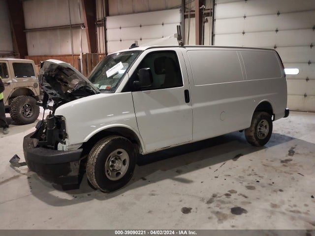Chevrolet Express 2500 Work Van 2018 1GCWGAFP3J1172356 Image 2
