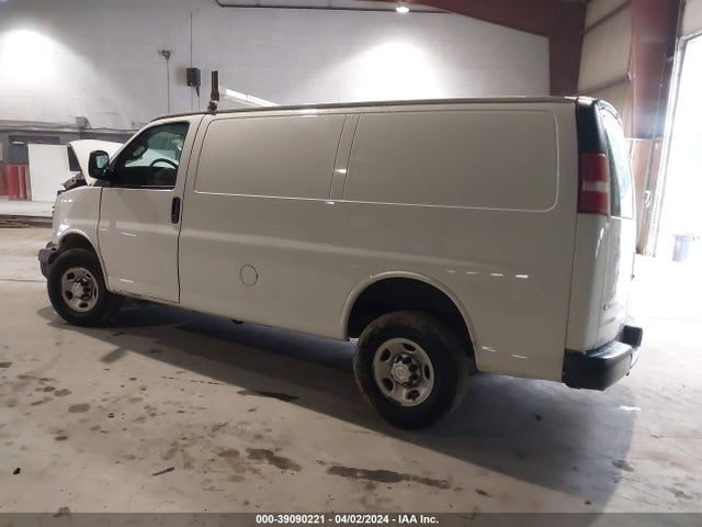 Chevrolet Express 2500 Work Van 2018 1GCWGAFP3J1172356 Image 3
