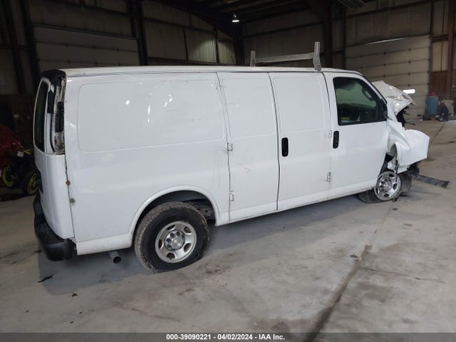 Chevrolet Express 2500 Work Van 2018 1GCWGAFP3J1172356 Image 4