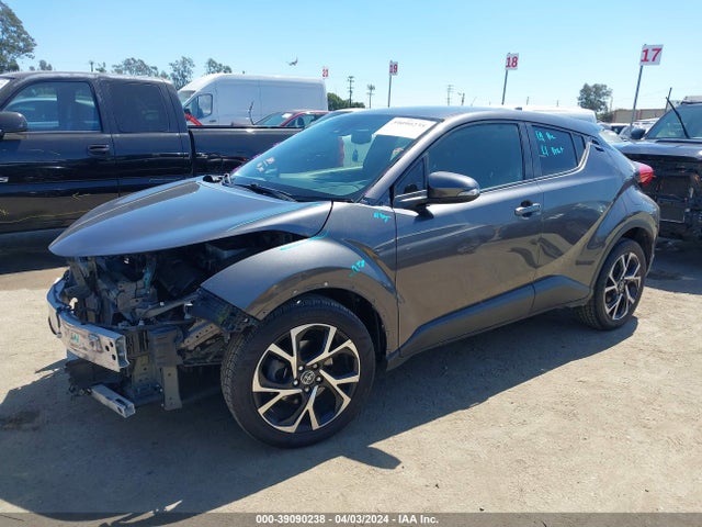 Toyota C-HR XLE 2018 JTNKHMBX0J1009355 Image 2