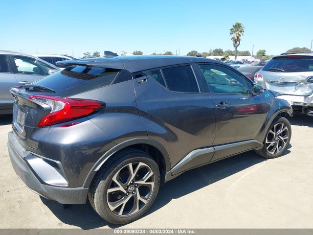 Toyota C-HR XLE 2018 JTNKHMBX0J1009355 Image 4