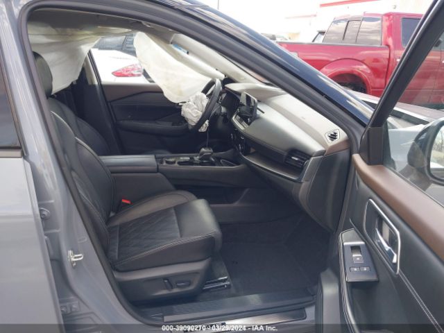 JN8AT3DD8MW321446 Nissan Rogue Platinum Intelligent Awd
