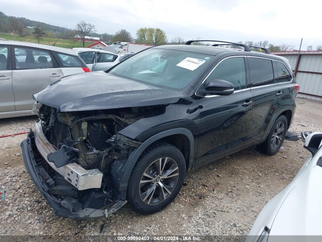 Toyota Highlander Le 2017 5TDZARFH6HS025323 Image 2
