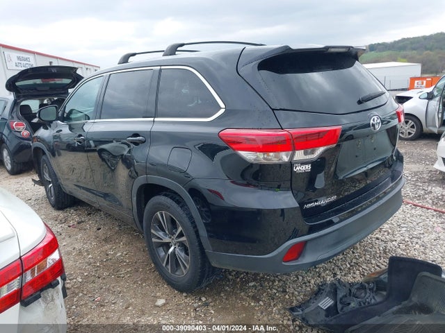 Toyota Highlander Le 2017 5TDZARFH6HS025323 Image 3