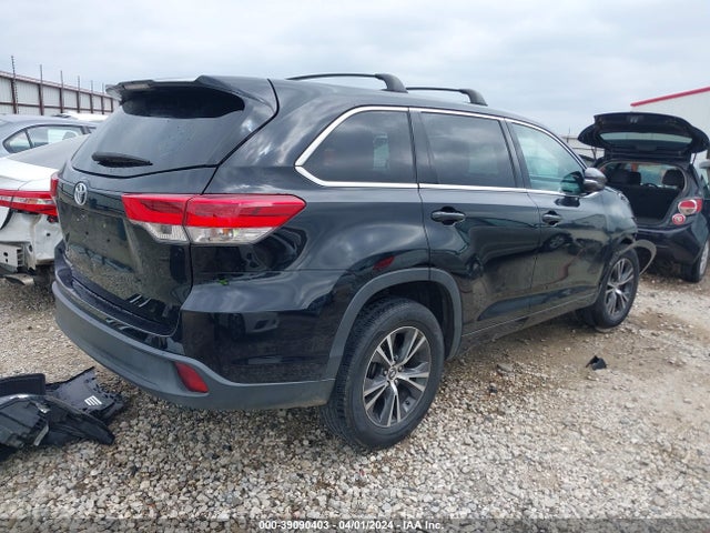 Toyota Highlander Le 2017 5TDZARFH6HS025323 Image 4