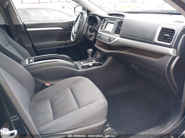 Toyota Highlander Le 2017 5TDZARFH6HS025323 Image 5