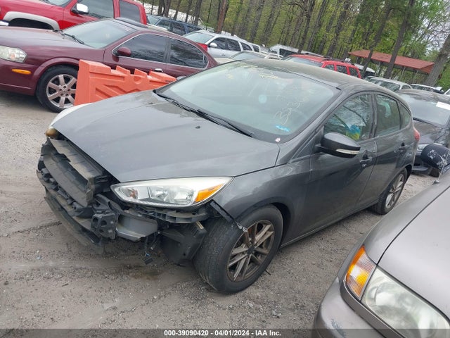 Ford FOCUS SE 2016 1FADP3K29GL323636 Image 2