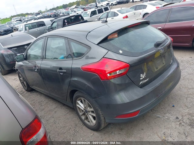 Ford FOCUS SE 2016 1FADP3K29GL323636 Image 3