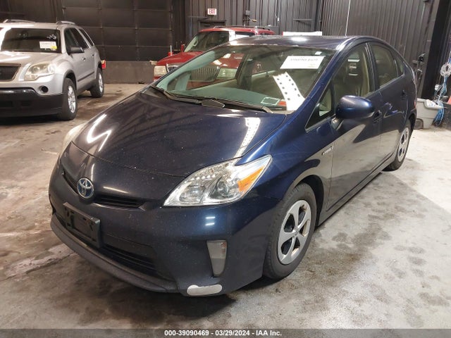 Toyota Prius Three 2014 JTDKN3DU2E0367790 Image 2