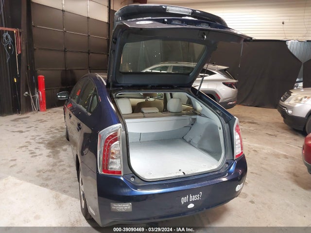 Toyota Prius Three 2014 JTDKN3DU2E0367790 Image 3