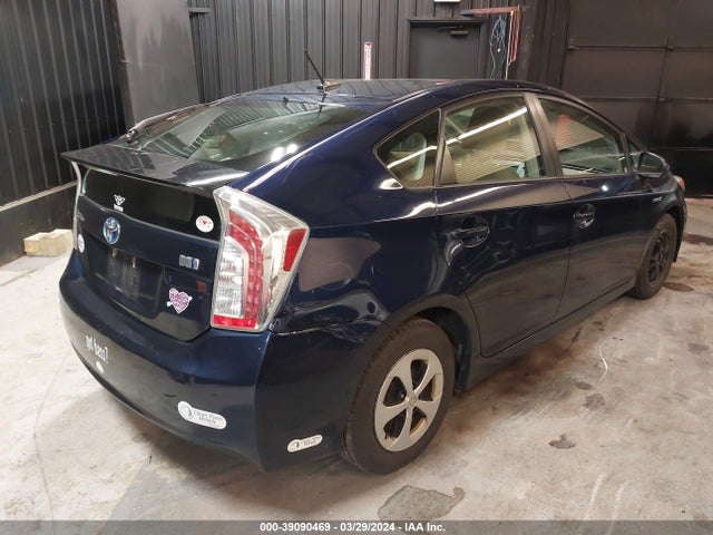 Toyota Prius Three 2014 JTDKN3DU2E0367790 Image 4