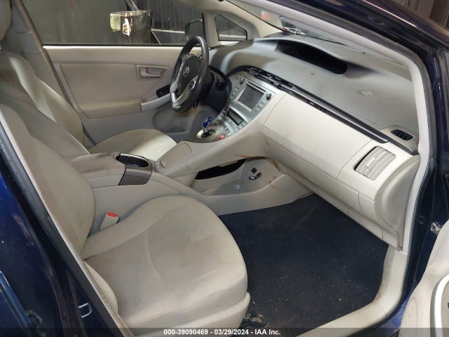 Toyota Prius Three 2014 JTDKN3DU2E0367790 Image 5