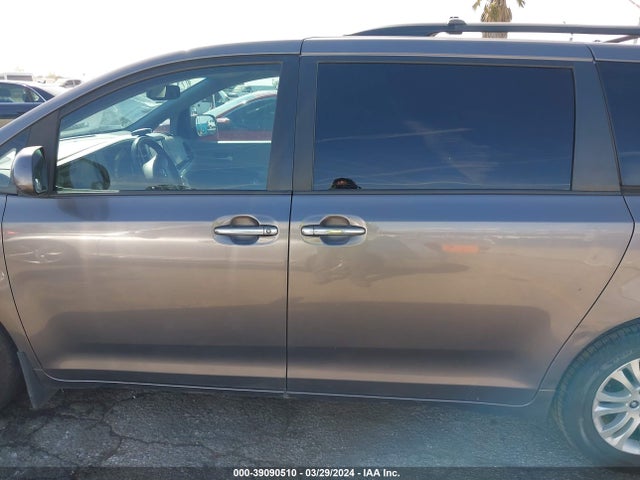 Toyota Sienna Xle 8 Passenger 2017 5TDYZ3DC5HS865344 Image 14