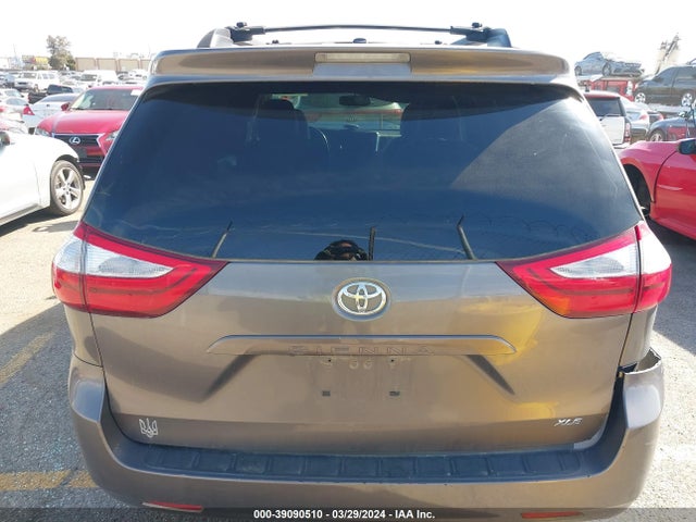 Toyota Sienna Xle 8 Passenger 2017 5TDYZ3DC5HS865344 Image 16