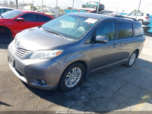 Toyota Sienna Xle 8 Passenger 2017 5TDYZ3DC5HS865344 Image 2