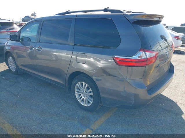 Toyota Sienna Xle 8 Passenger 2017 5TDYZ3DC5HS865344 Image 3