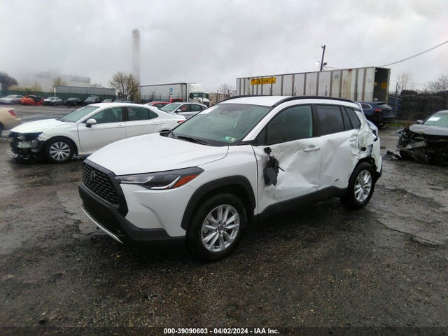 Toyota Corolla Cross Le 2023 7MUCAABG4PV076229 Image 2