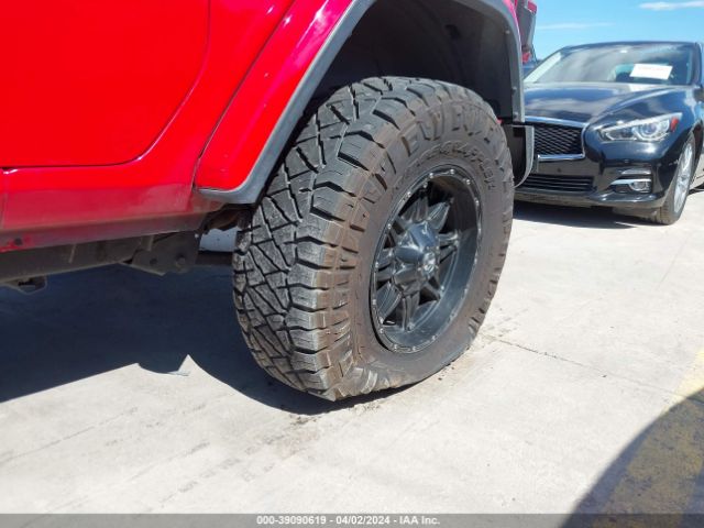1C4HJXCG8JW131404 Jeep Wrangler Rubicon 4x4